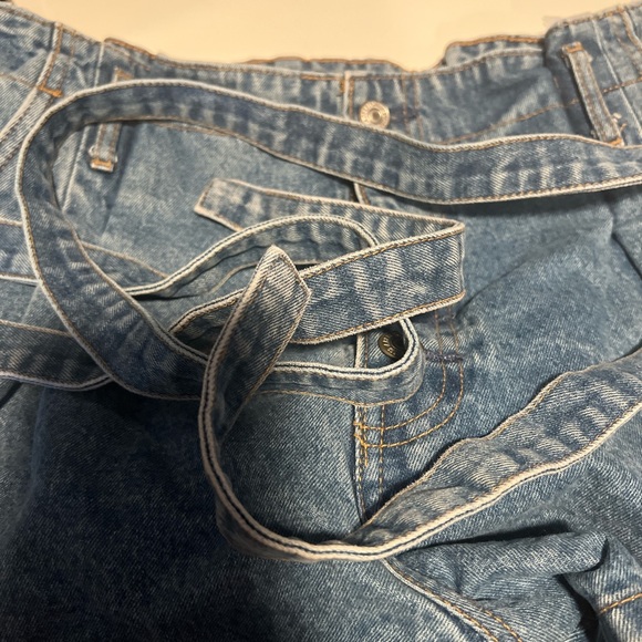 Abercrombie & Fitch Mom-Fit Denim Shorts - Picture 2 of 4